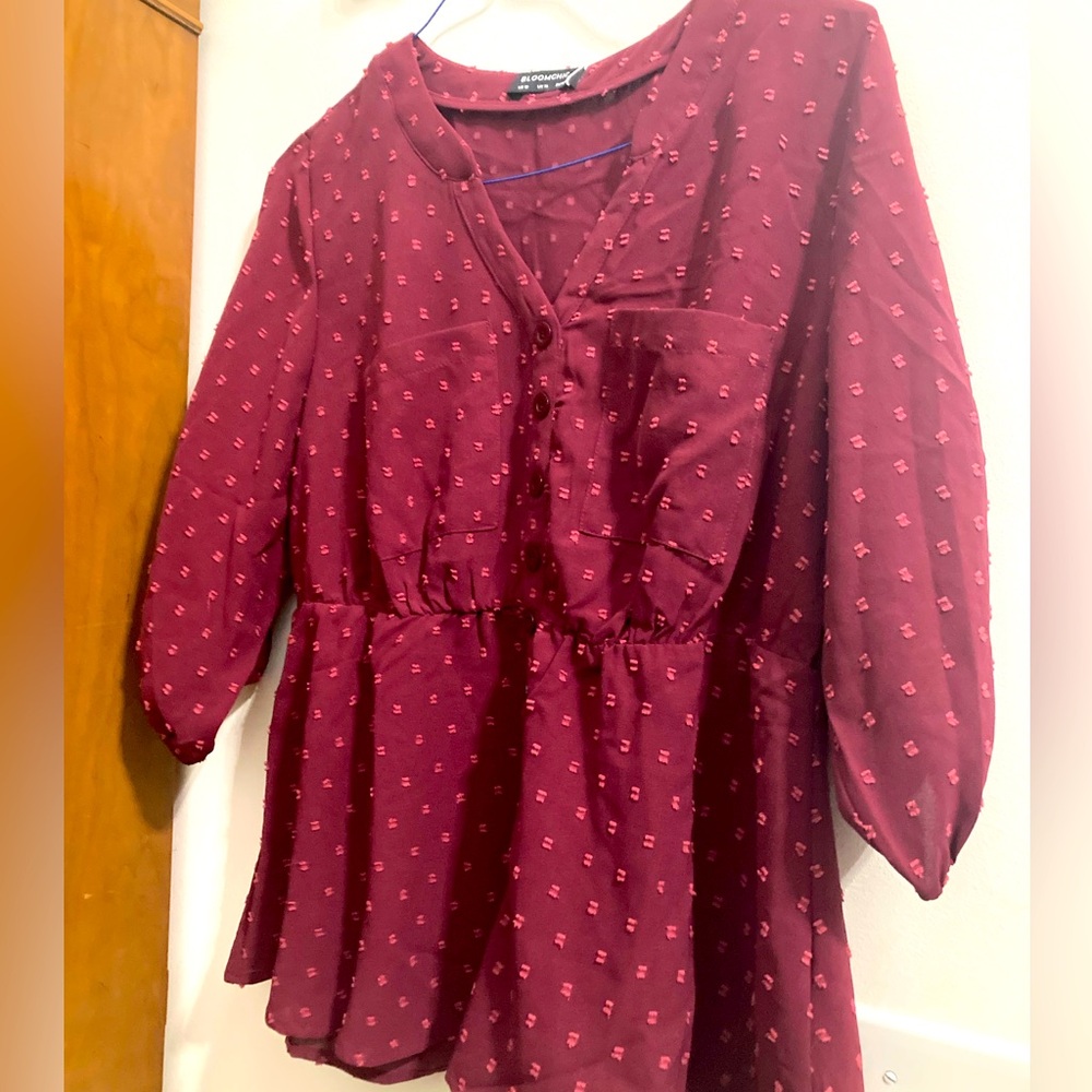 NWT BloomChic “NONA” Swiss dot texture baby doll top with chest pockets. Sz 10